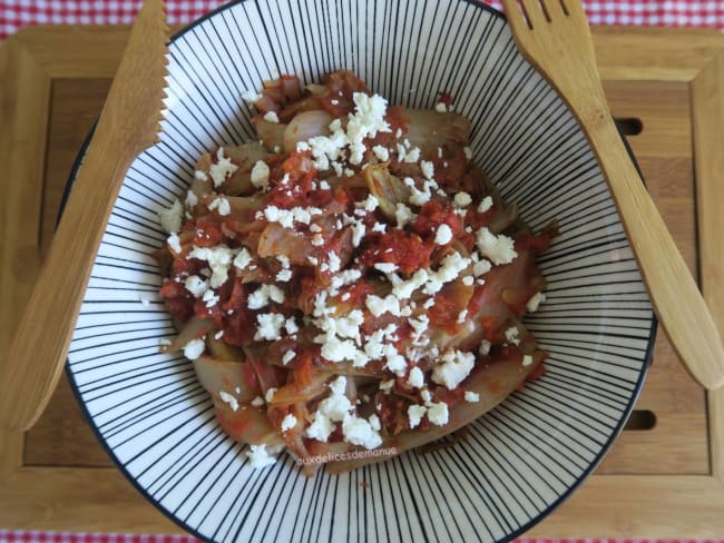 Poêlée d'endives à la pulpe fine de tomates feta et épices cajun