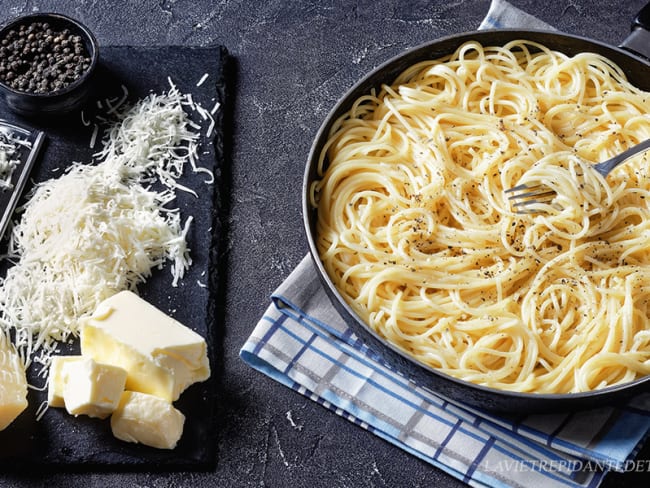 Pâtes au parmesan et au poivre (cacio e pepe)