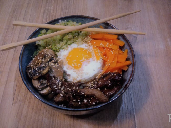 Bibimbap bœuf, brocolis, champignons, carottes