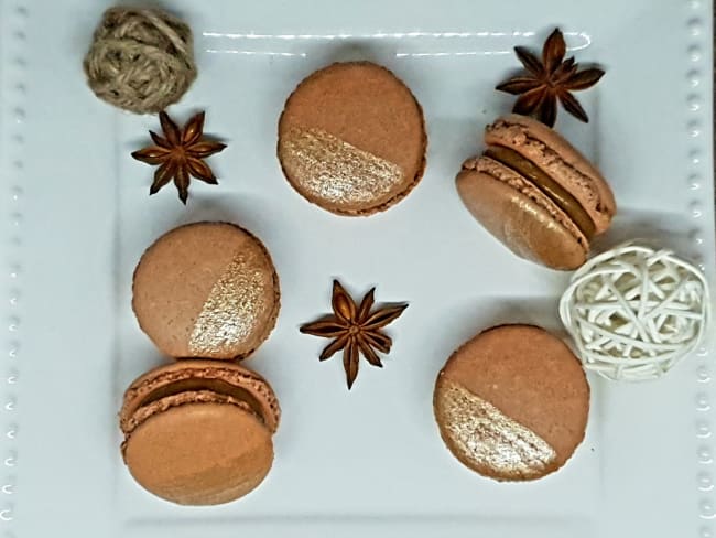 Macarons dorés au café et à l'anis