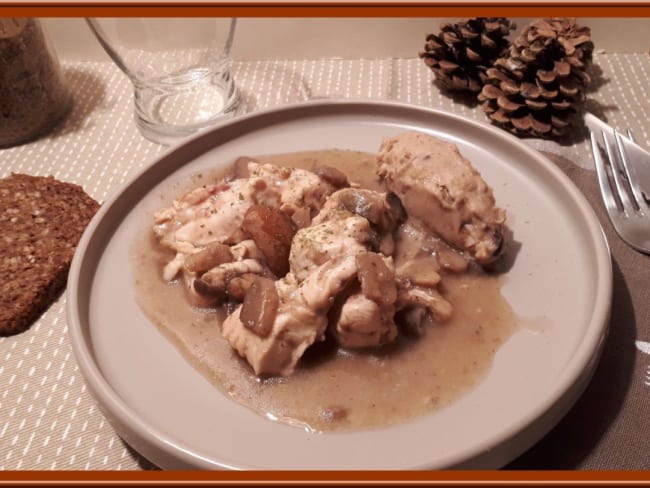 Emincé de poulet, châtaignes et champignons