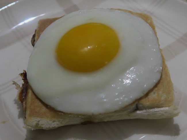 Croque-monsieur aux champignons, mozzarella et œuf