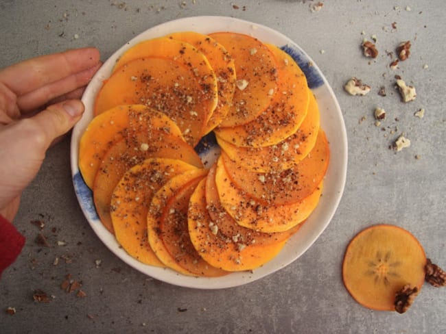 Carpaccio de courge butternut et kaki, dukkah de noix au sumac