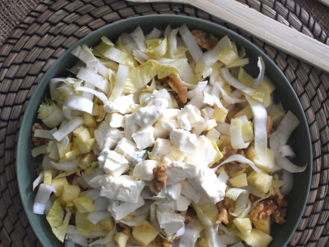 Salade d'endives, pommes, noix et mughetto