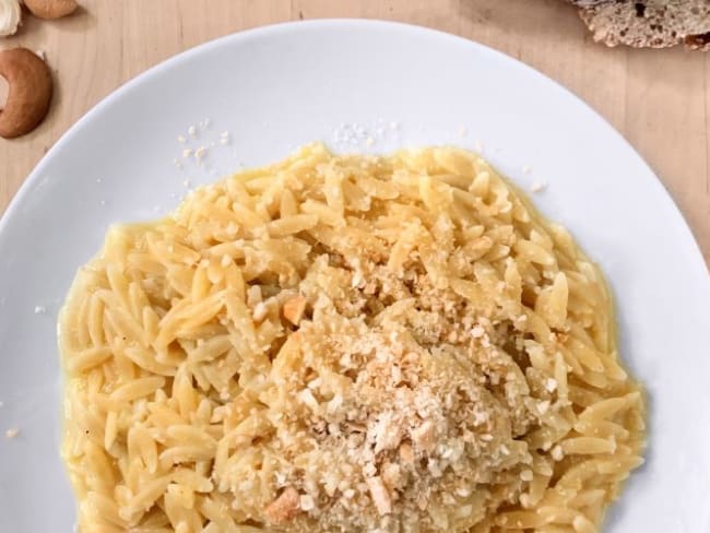 Orzo à la sauce crémeuse à la citrouille vegan