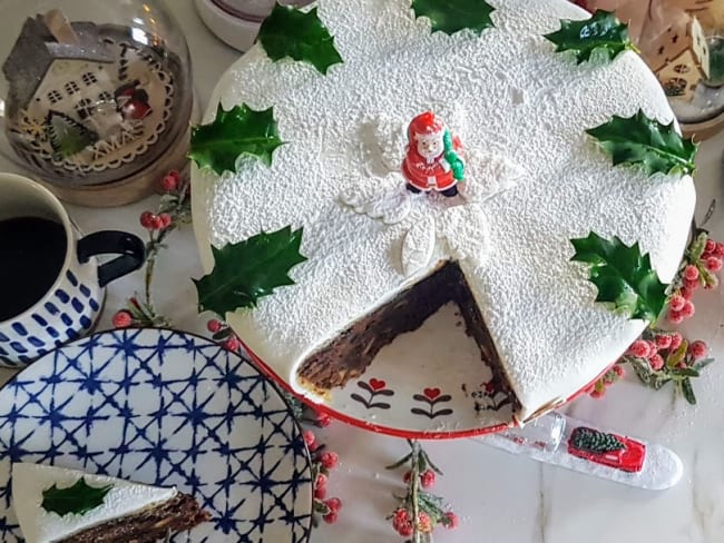 Comment recouvrir un christmas cake, avec une pâte d'amande et une pâte à sucre