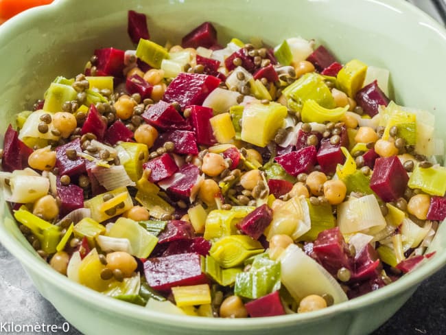 Salade de lentilles aux pois chiches, poireaux et betteraves