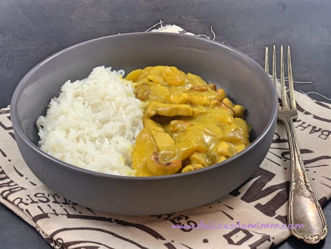 Aiguillettes de poulet au curry à la mangue et aux noix de cajou