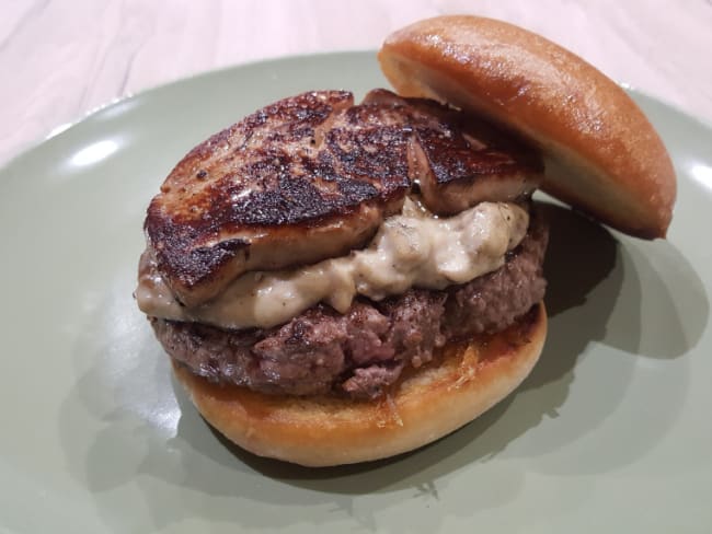 Burger au foie gras, crème aux cèpes