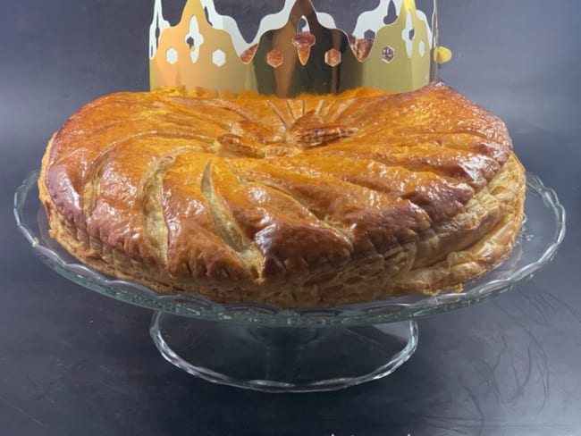 Galette des rois de l'épiphanie à la crème de noisettes