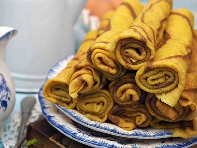 Jolies crêpes tourbillon aux saveurs de curcuma et caroube