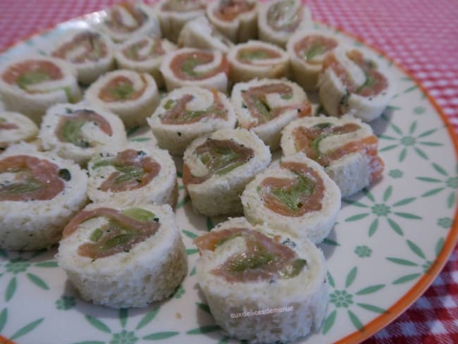 Roulés au saumon fumé et tzatziki pour l'apéritif