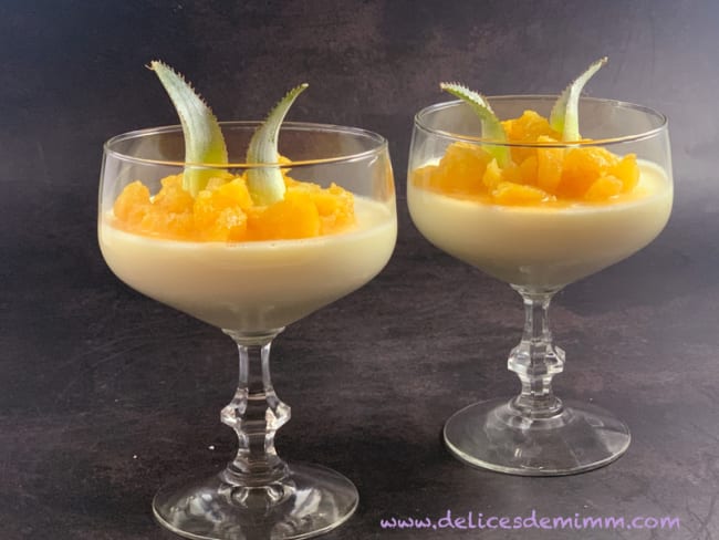 Panna cotta vanillée et ananas caramélisé au rhum