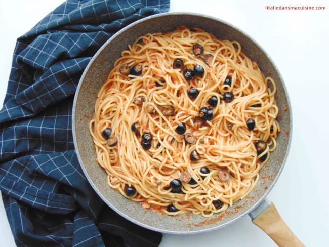 Spaghetti alla strombolana, thon anchois olives et câpres