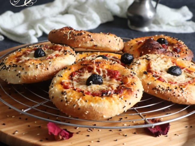 Petits Pains aux flocons d'Avoine garnis façon Pizza