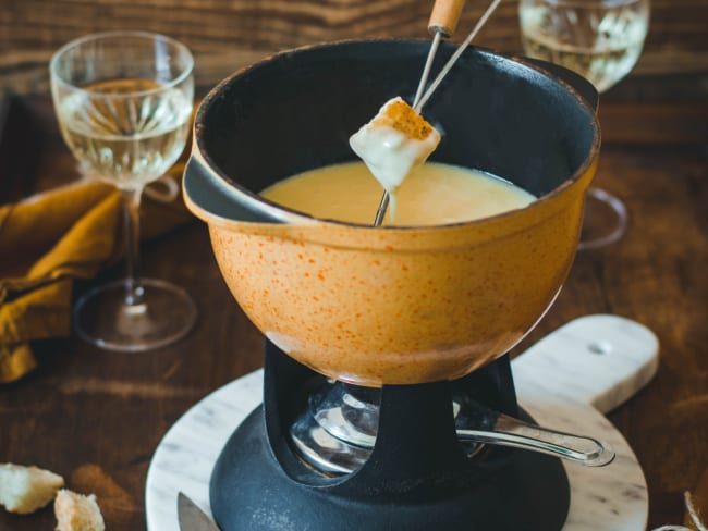 Fondue Suisse moitié-moitié aux deux fromages : gruyère suisse et vacherin fribourgeois