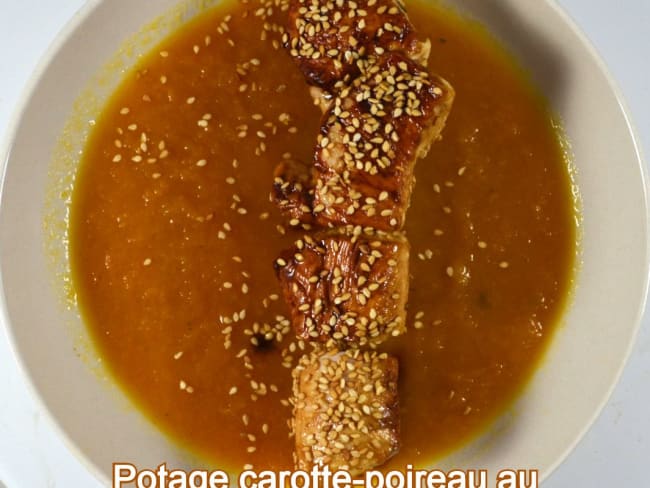 Potage carotte poireau au gingembre, brochettes de poulet