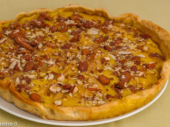 Tarte aux poires sur crème de châtaignes et croustillant d'amandes