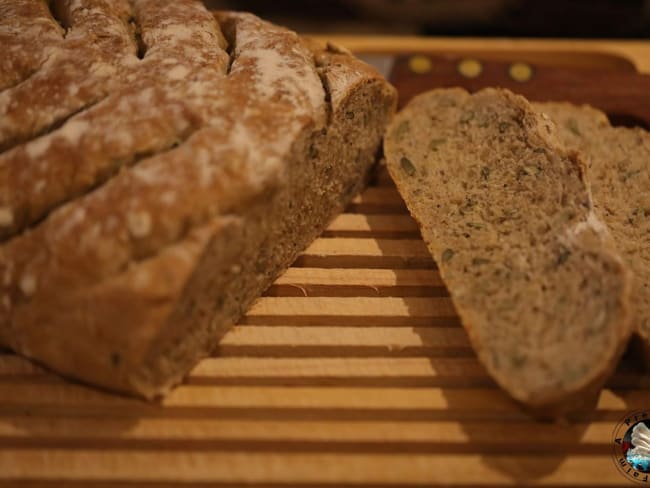 Pain de campagne aux graines au levain