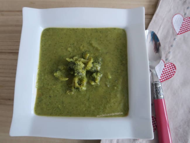 Velouté de brocolis au lait de coco