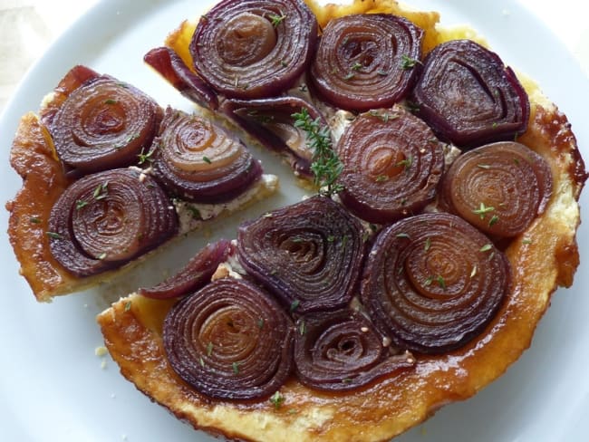 Tatin d'oignons rouges au chèvre frais et pâte brisée maison