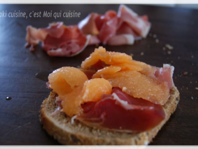 Tartine melon, jambon cru et miel