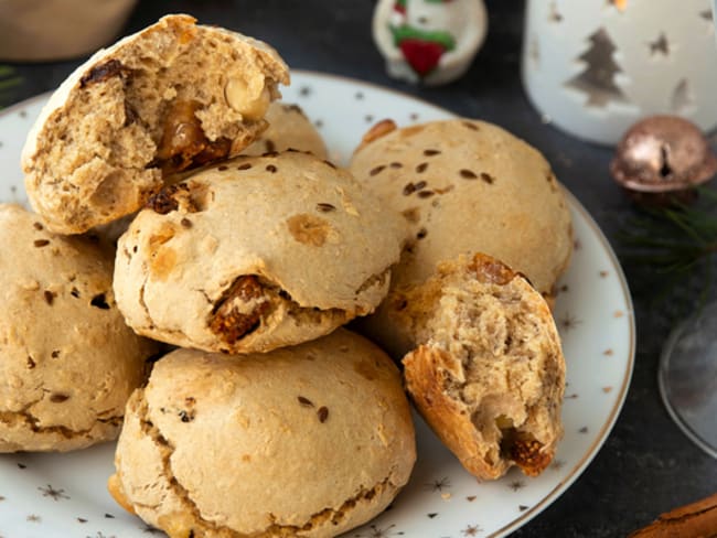 Petits pains aux fruits secs et thé noir de Noël