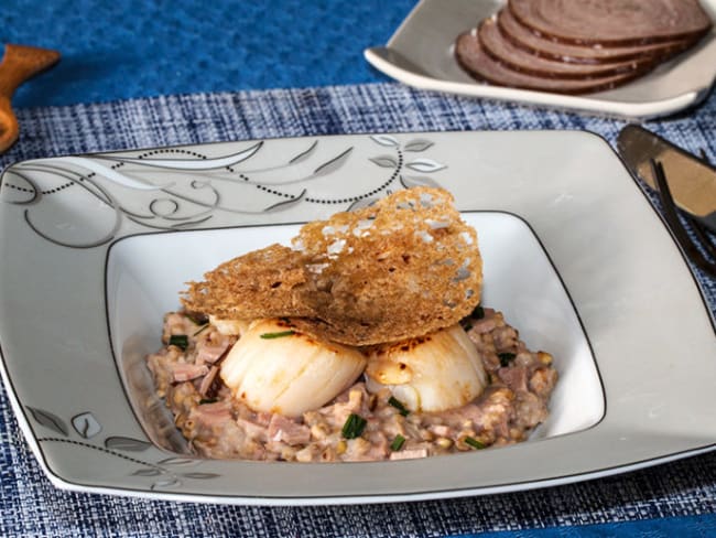 Noix de St-Jacques et risotto de sarrasin à l'andouille de Guéméné