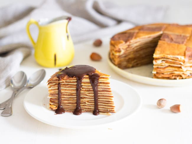 Gâteau de crêpes au chocolat en damier pour la chandeleur