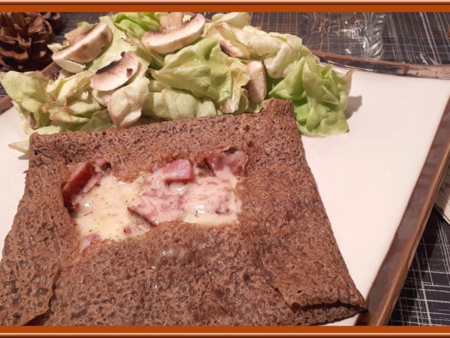 Galette à la crème de champignons et saucisse de Morteau