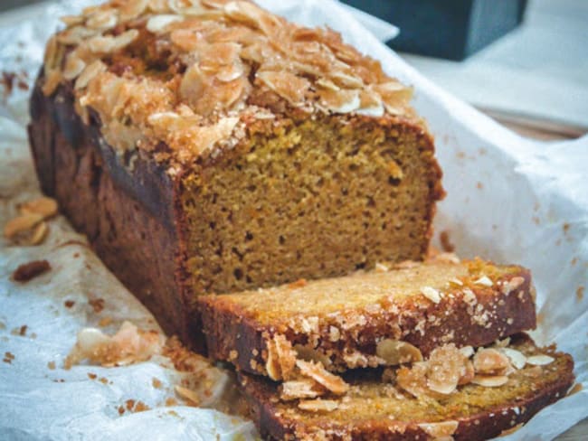 Cake moelleux au potimarron, à l'orange et aux épices, glaçage aux amandes