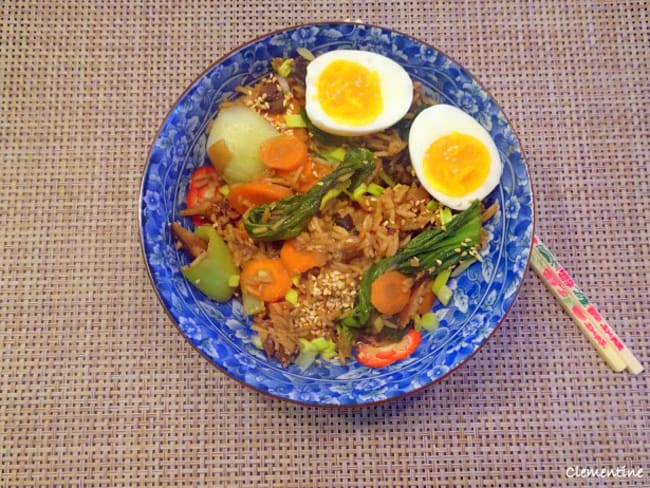 Umamibowl : un bowl 5 saveurs (champignons, pas choï, gingembre, miso, shiitakes, oeuf...)