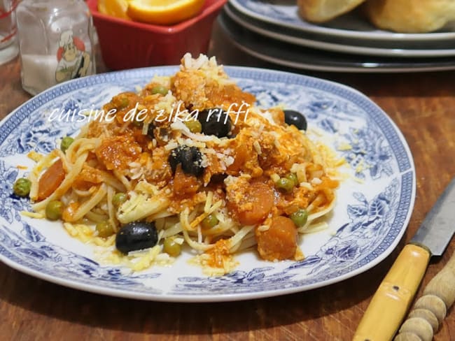 LINGUINES A LA SAUCE TOMATE OU DAUBE DE MAMAN AUX OEUFS MOLLETS