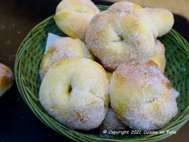 Beignets au four sauce chocolat