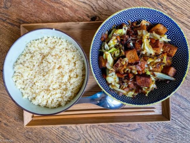 Wok de chou et de tofu gelé