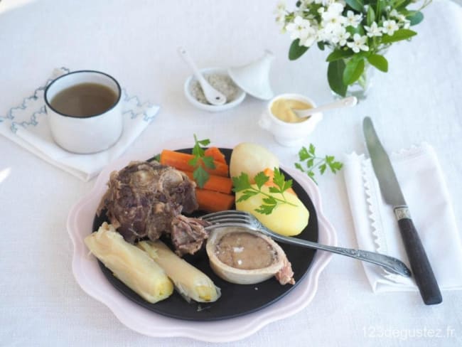 Queue de bœuf en pot au feu