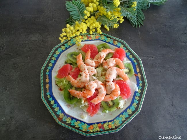 Salade de kiwi, pamplemousse, crevettes et iceberg