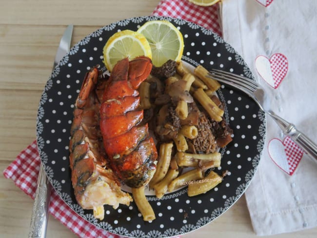 Queues de homard au beurre citron et macaroni rigati maison aux champignons