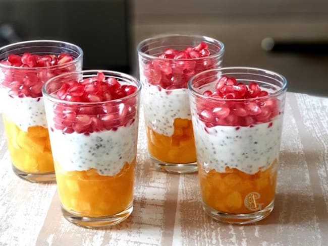 Pudding de graines de chia au kaki orange et grenade