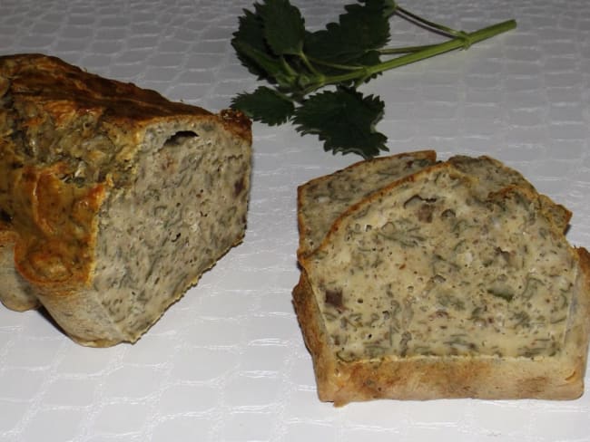 Cake sardines, tapenade noire et orties pour un pique-nique en famille