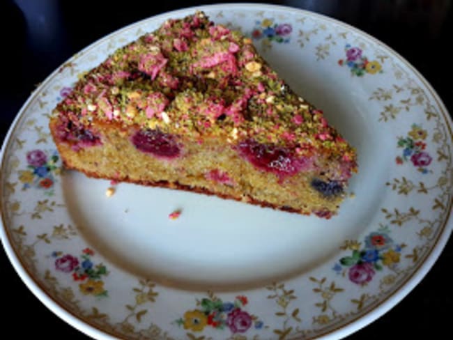 Cake pâte de pistaches et fruits rouges