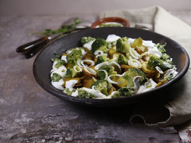 salade de pommes de terre et brocoli aux épices fromage blanc et pesto de coriandre