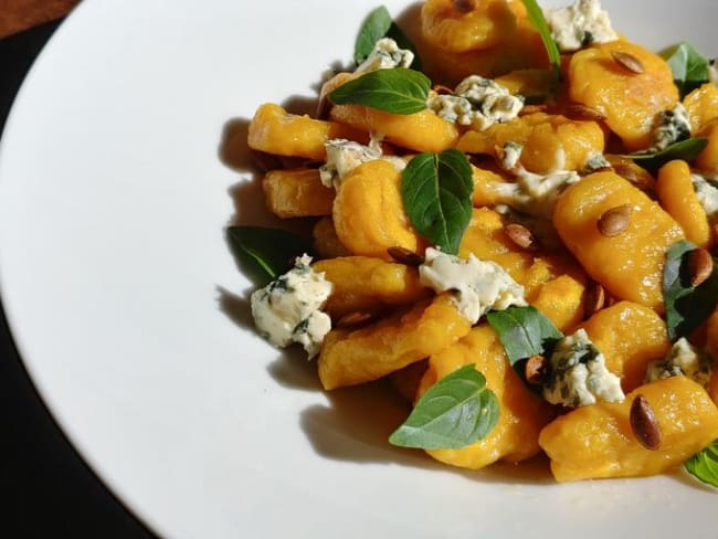 Gnocchis de butternut, bleu de Laqueuille et basilic