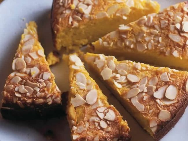 Gâteau moelleux aux pommes et aux amandes