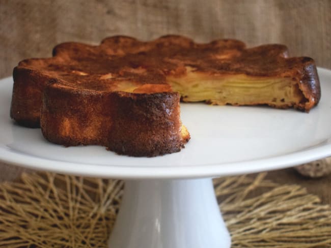 Gâteau invisible aux pommes et sa crème caramel au beurre salé