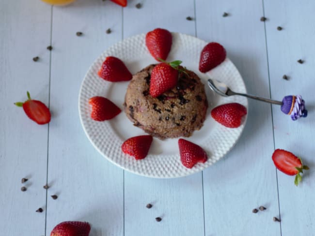 Bowl cake aux fraises et chocolat noir