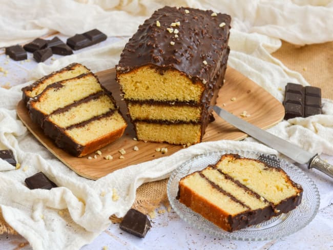 Cake fourré au chocolat et glaçage chocolat rocher