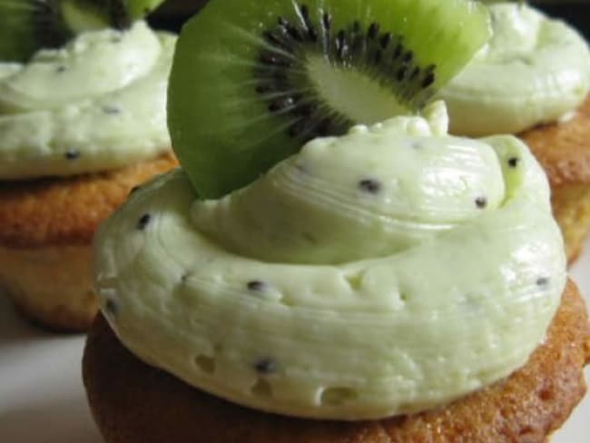 Cupcakes au glaçage kiwi pour teatime