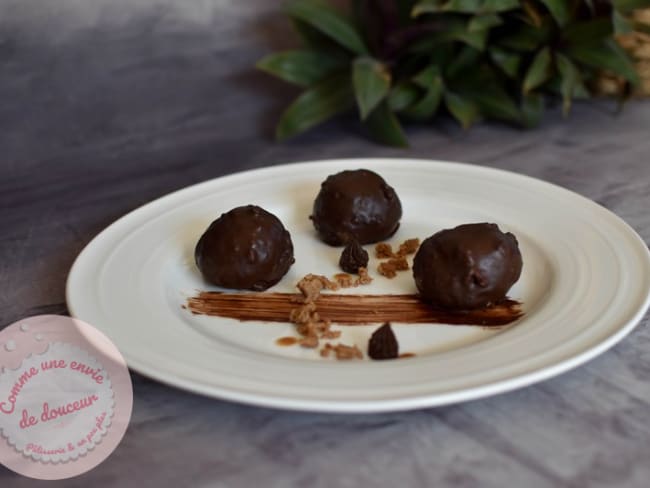 Choux glaçage rocher chocolat, caramel et tonka