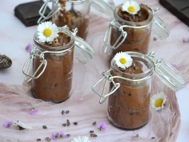 Mousse au chocolat et grué de cacao